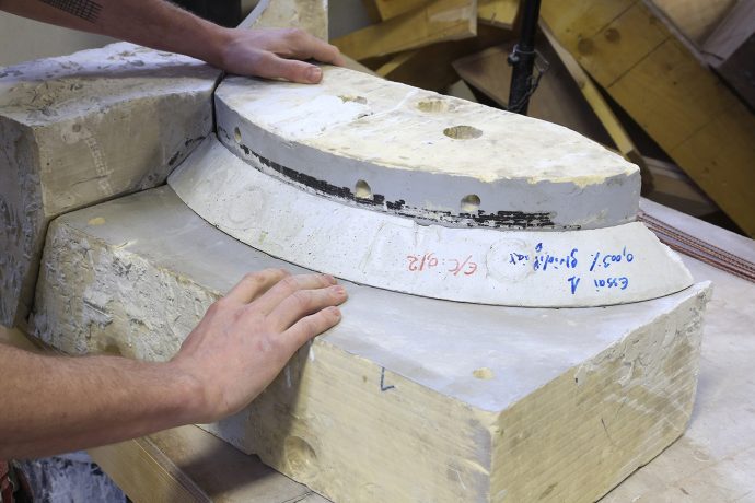 Un escalier hélicoïdal en mortier très haute performance de Ciments Calcia